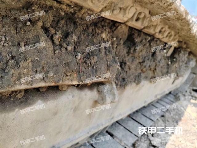 单侧履带整体(整机外观) 单侧履带整体(整机外观)