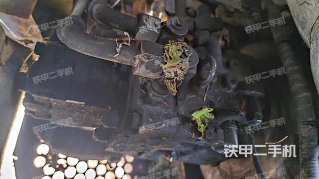 液壓泵艙室正面整體(整機(jī)外觀) 液壓泵艙室正面整體(整機(jī)外觀)