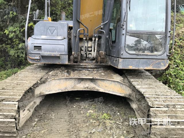 大臂油缸整體?豎拍(工作和回轉(zhuǎn)裝置) 大臂油缸整體?豎拍(工作和回轉(zhuǎn)裝置)
