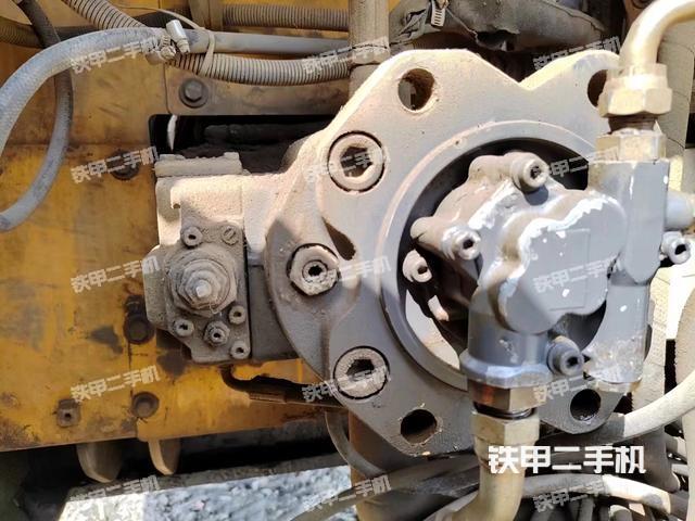 液压泵舱室正面整体(整机外观) 液压泵舱室正面整体(整机外观)