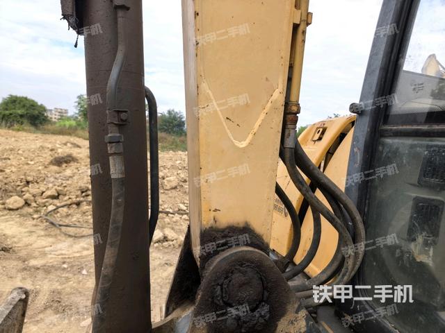 轉(zhuǎn)盤和下車架正前(工作和回轉(zhuǎn)裝置) 轉(zhuǎn)盤和下車架正前(工作和回轉(zhuǎn)裝置)