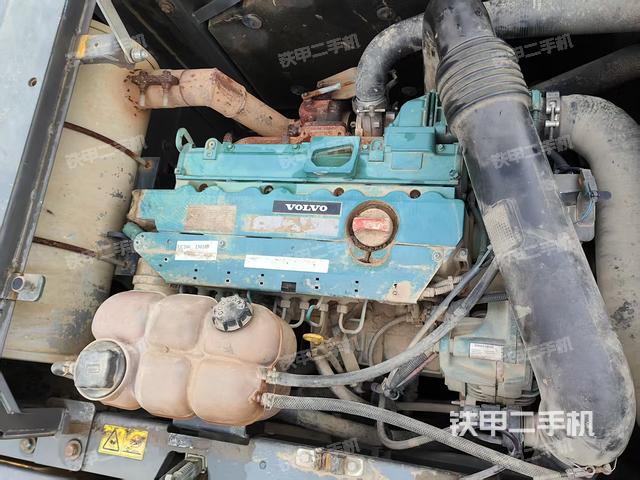 发动机整体俯视(整机外观) 发动机整体俯视(整机外观)