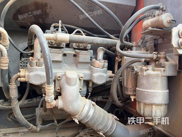 液壓泵艙室正面整體(整機(jī)外觀) 液壓泵艙室正面整體(整機(jī)外觀)