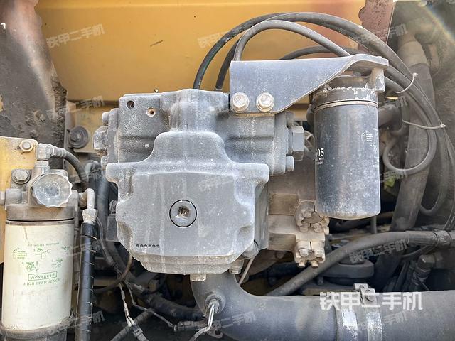 液壓泵艙室正面整體(整機(jī)外觀) 液壓泵艙室正面整體(整機(jī)外觀)