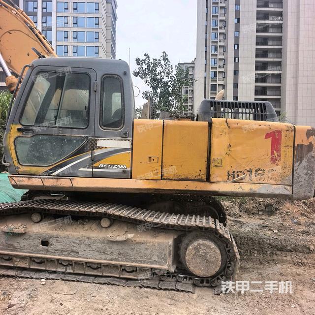 單側(cè)履帶整體(整機外觀) 單側(cè)履帶整體(整機外觀)