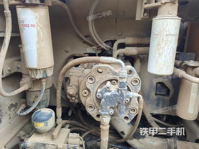 液压泵舱室正面整体(整机外观) 液压泵舱室正面整体(整机外观)