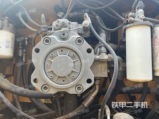 液壓泵艙室正面整體(整機(jī)外觀) 液壓泵艙室正面整體(整機(jī)外觀)