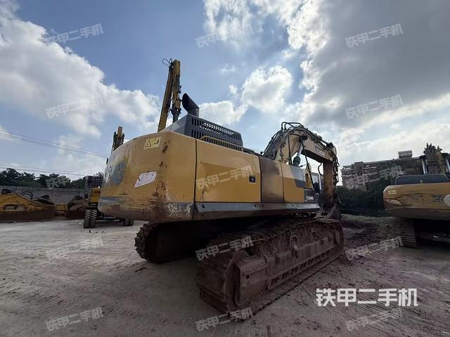 整機(jī)右后45°(整機(jī)外觀) 整機(jī)右后45°(整機(jī)外觀)