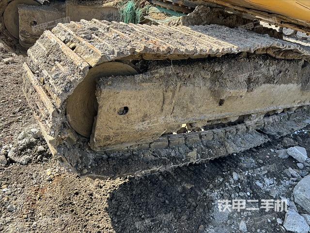 单侧履带整体(整机外观) 单侧履带整体(整机外观)