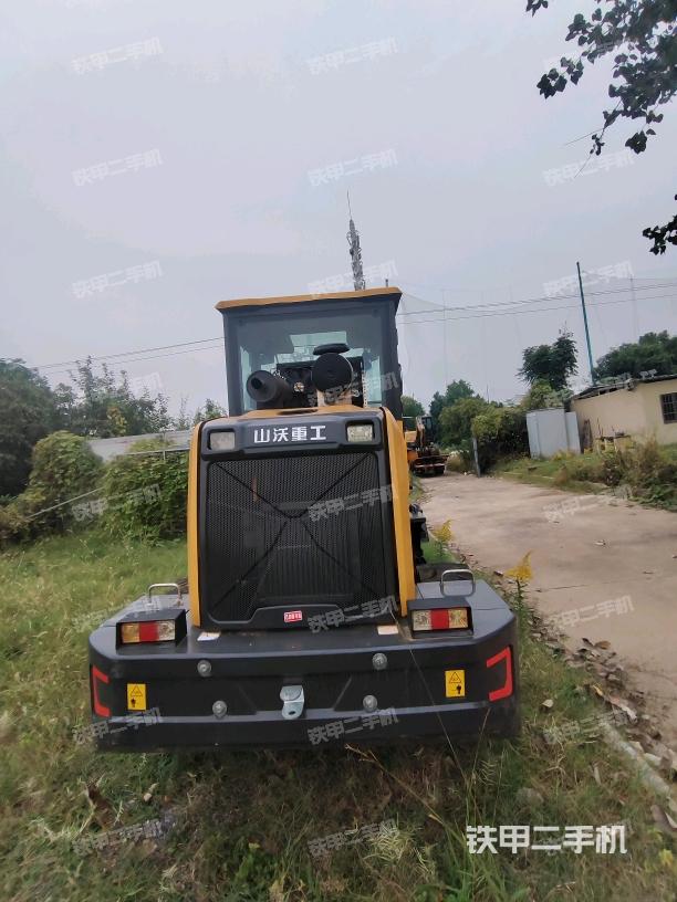 正后方(整機(jī)外觀) 正后方(整機(jī)外觀)