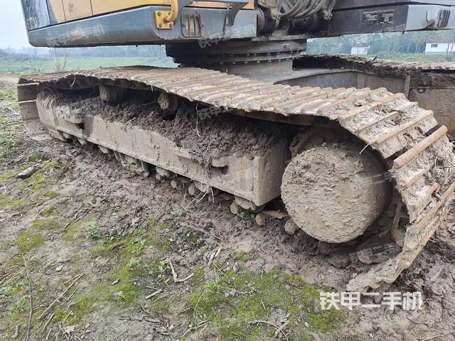 单侧履带整体(整机外观) 单侧履带整体(整机外观)
