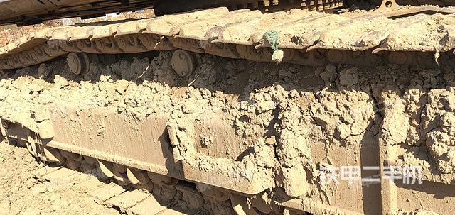 单侧履带整体(整机外观) 单侧履带整体(整机外观)