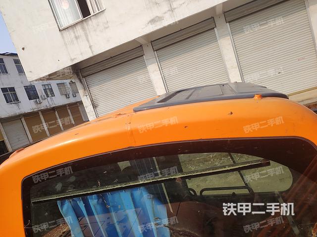 駕駛室頂部(整機外觀) 駕駛室頂部(整機外觀)