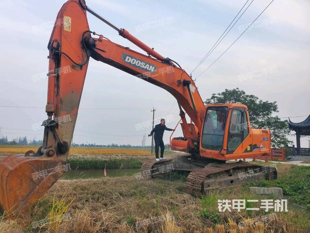 斗山DH220LC-7挖掘機(jī)