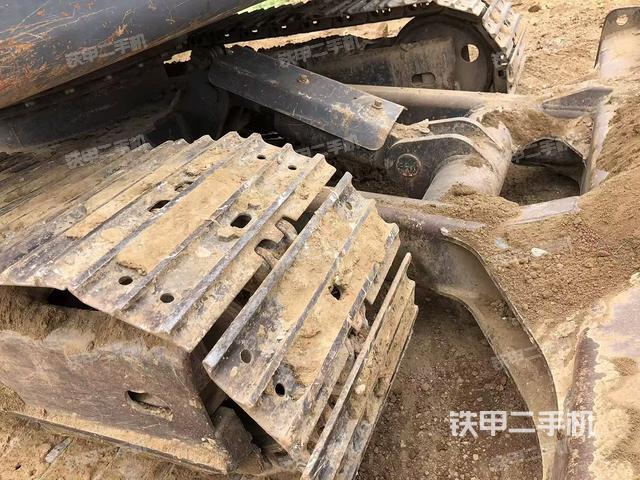 单侧履带整体(整机外观) 单侧履带整体(整机外观)