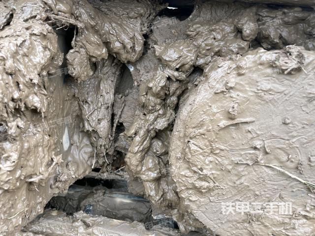 右驅(qū)動(dòng)輪（行走機(jī)構(gòu)）