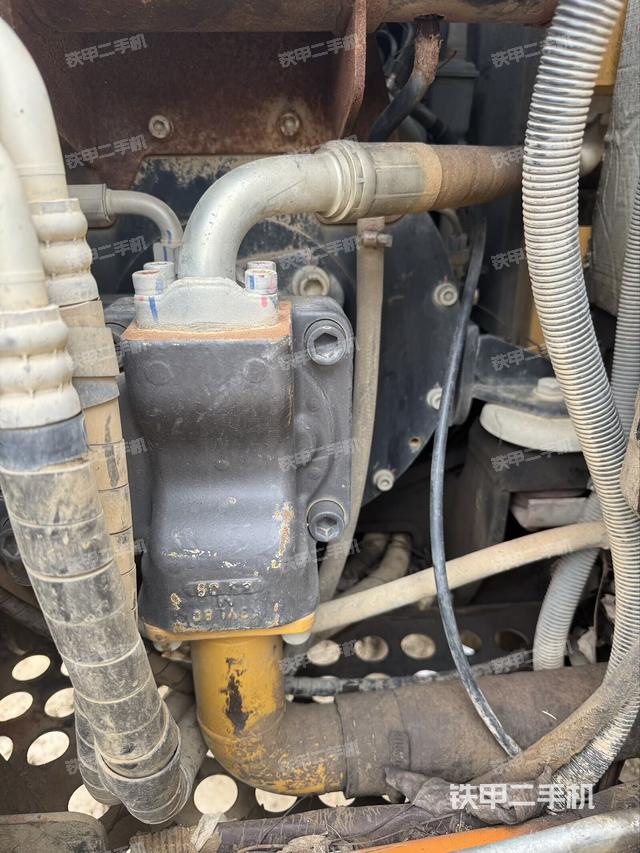 液壓泵艙室正面整體（整機(jī)外觀）