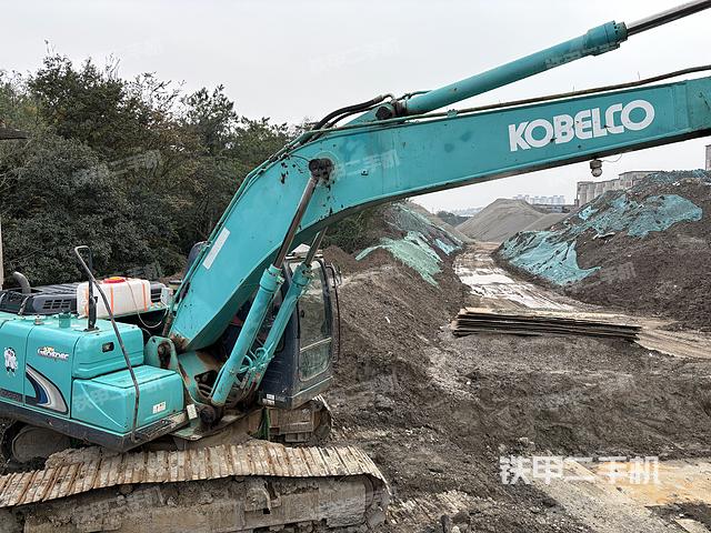 神鋼SK200超8挖掘機(jī)