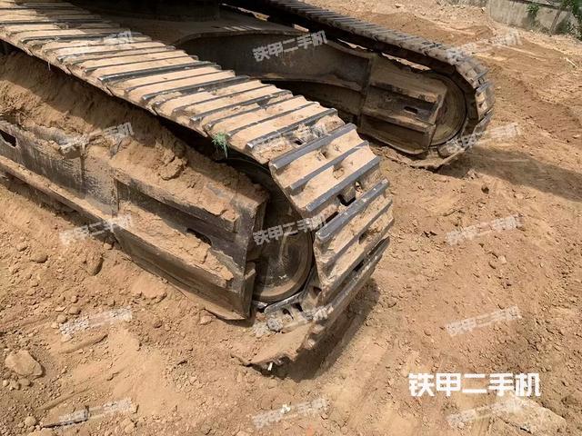 单侧履带整体(整机外观) 单侧履带整体(整机外观)