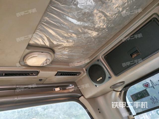 駕駛室左前45度(駕駛室部分) 駕駛室左前45度(駕駛室部分)