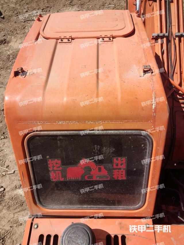 駕駛室頂部(整機外觀) 駕駛室頂部(整機外觀)