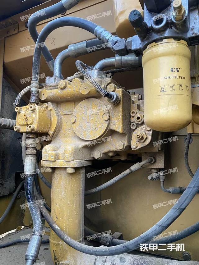 液壓泵艙室正面整體(整機(jī)外觀) 液壓泵艙室正面整體(整機(jī)外觀)