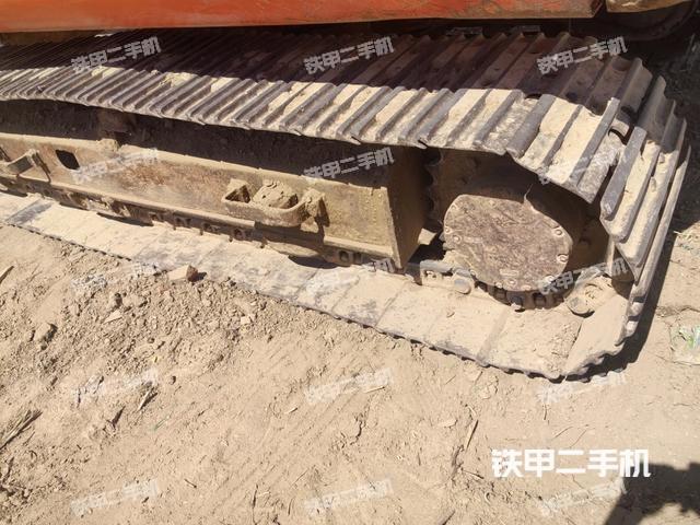 單側(cè)履帶整體(整機外觀) 單側(cè)履帶整體(整機外觀)
