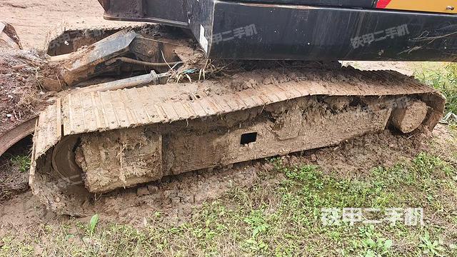 單側(cè)履帶整體(整機(jī)外觀) 單側(cè)履帶整體(整機(jī)外觀)