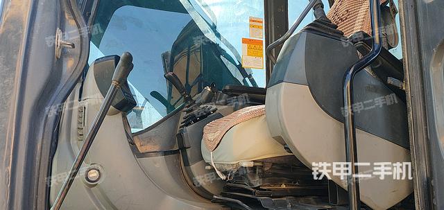駕駛室整體(整機(jī)外觀) 駕駛室整體(整機(jī)外觀)