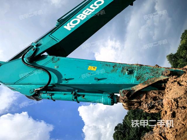 小臂整体左后(工作和回转装置) 小臂整体左后(工作和回转装置)