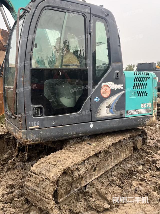 駕駛室整體（整機外觀）