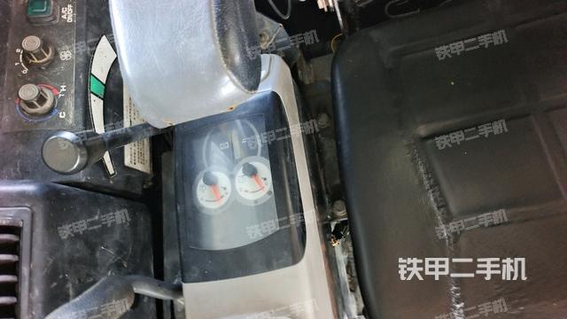 显示屏 (驾驶室部分) 显示屏 (驾驶室部分)