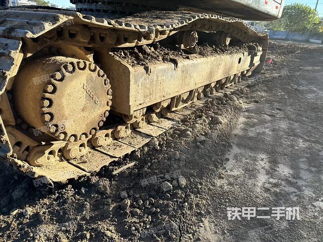單側(cè)履帶整體(整機外觀) 單側(cè)履帶整體(整機外觀)
