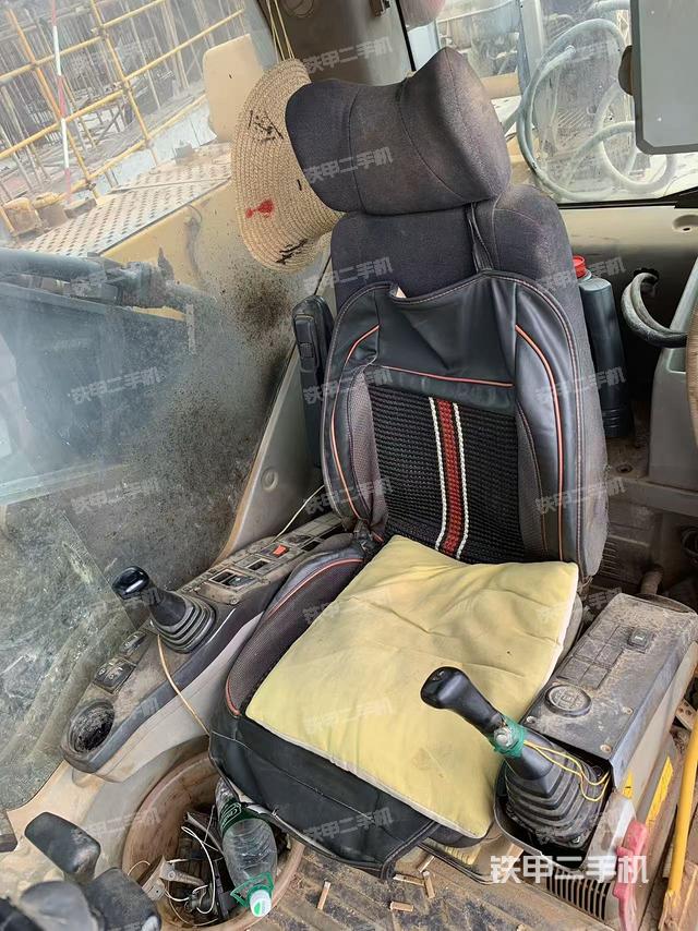 驾驶室整体(整机外观) 驾驶室整体(整机外观)