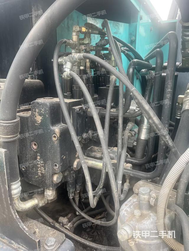 回轉馬達和主控閥（整機外觀）