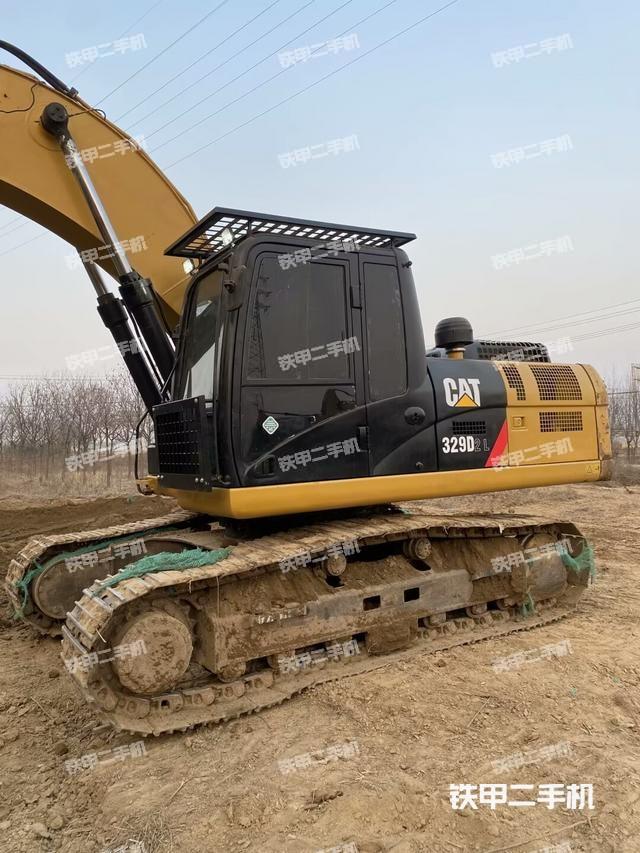 駕駛室頂部(整機(jī)外觀) 駕駛室頂部(整機(jī)外觀)