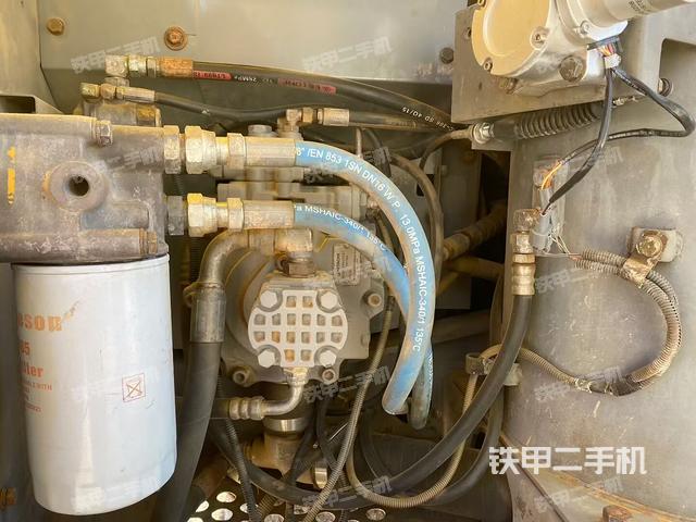液压泵舱室正面整体(整机外观) 液压泵舱室正面整体(整机外观)