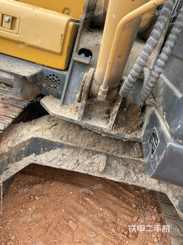 轉(zhuǎn)盤和下車架正前（工作和回轉(zhuǎn)裝置）