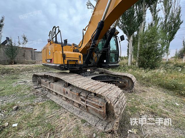 单侧履带整体(整机外观) 单侧履带整体(整机外观)