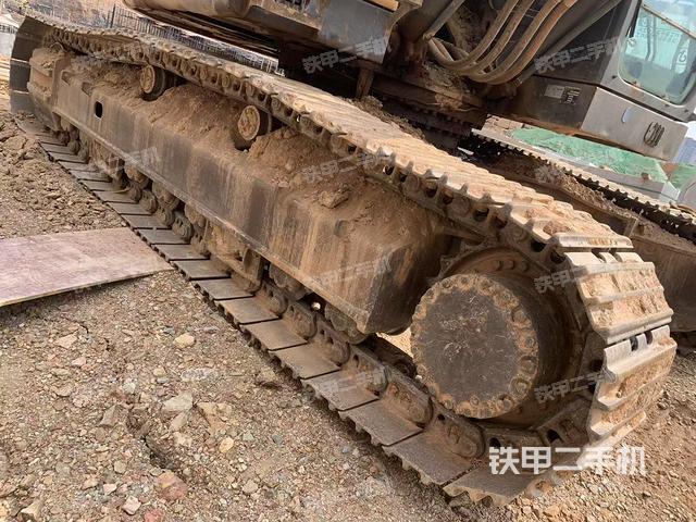 单侧履带整体(整机外观) 单侧履带整体(整机外观)