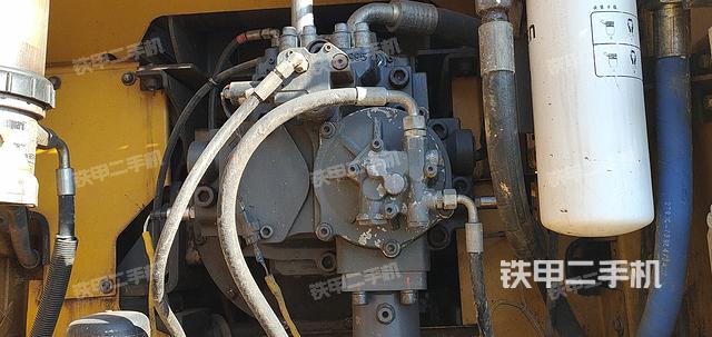 液压泵舱室正面整体(整机外观) 液压泵舱室正面整体(整机外观)