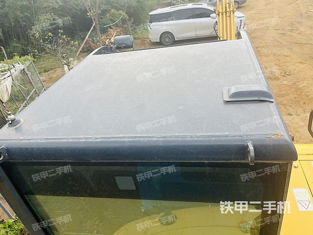 驾驶室顶部(整机外观) 驾驶室顶部(整机外观)