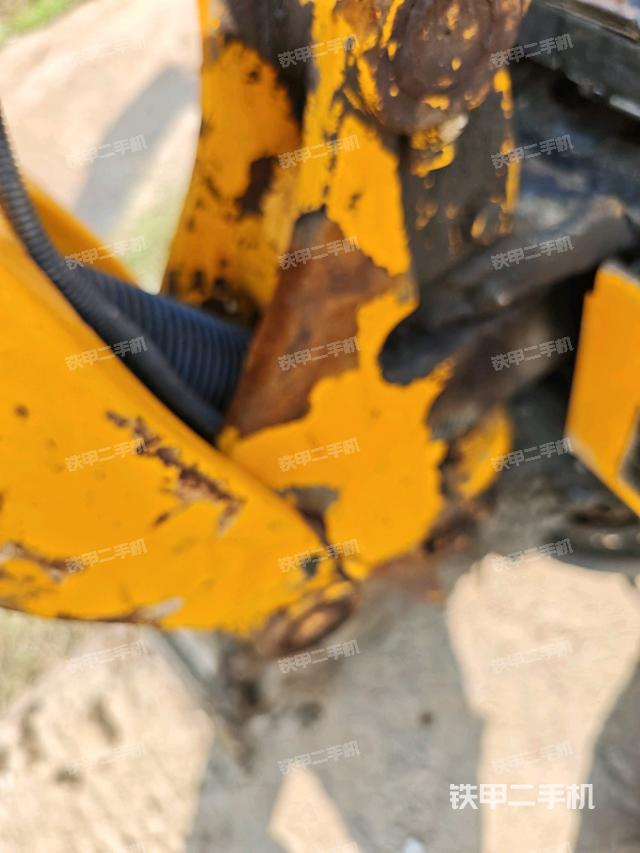 小臂整体右前(工作和回转装置) 小臂整体右前(工作和回转装置)