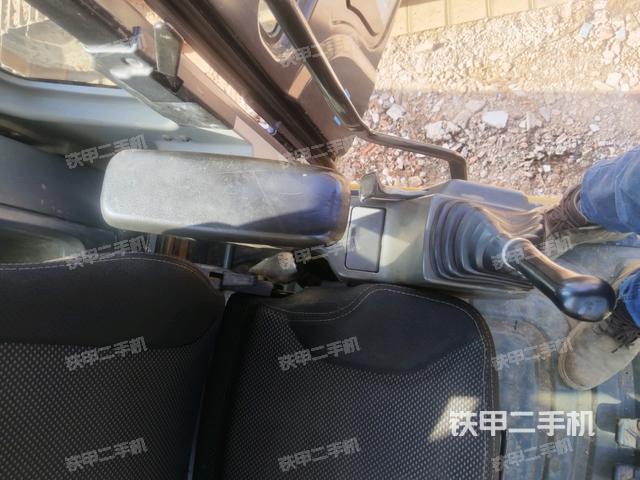 左后方玻璃角标(驾驶室部分) 左后方玻璃角标(驾驶室部分)