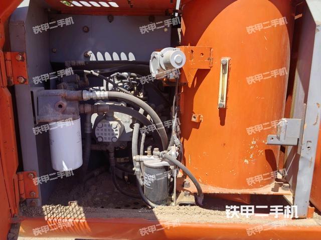 液壓泵艙室正面整體(整機(jī)外觀) 液壓泵艙室正面整體(整機(jī)外觀)
