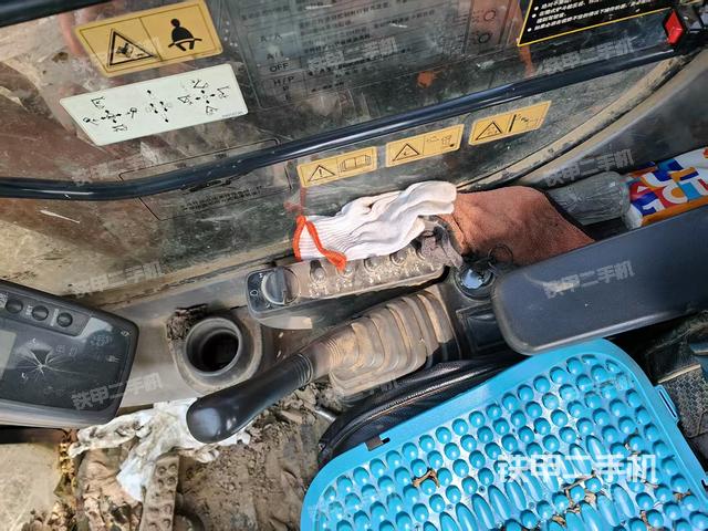 驾驶室整体(整机外观) 驾驶室整体(整机外观)