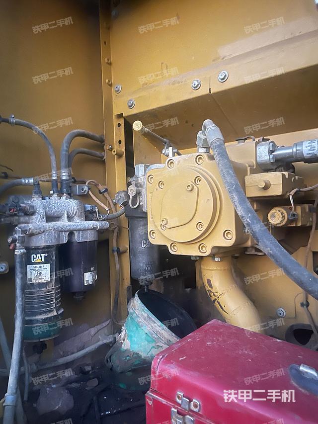 液壓泵艙室正面整體(整機(jī)外觀) 液壓泵艙室正面整體(整機(jī)外觀)