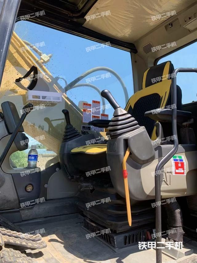 驾驶室整体(整机外观) 驾驶室整体(整机外观)