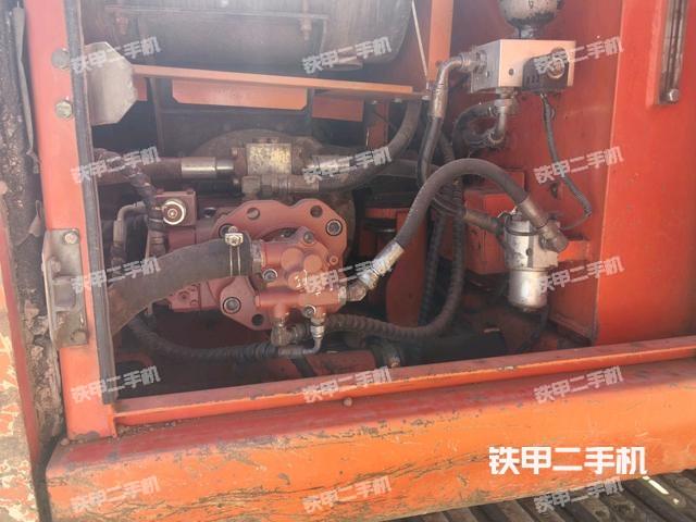 液壓泵艙室正面整體(整機外觀) 液壓泵艙室正面整體(整機外觀)