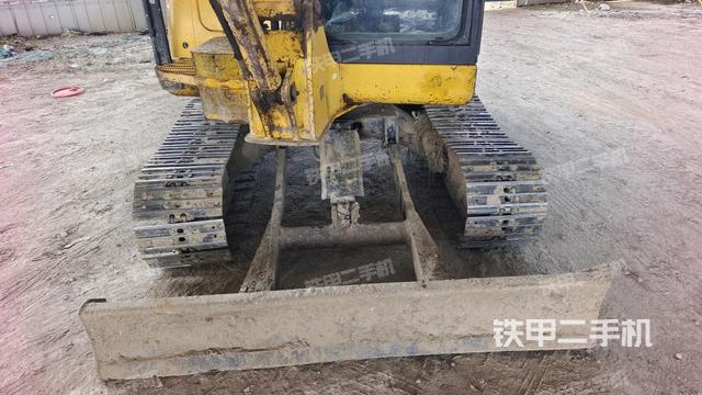 转盘和下车架正前(工作和回转装置) 转盘和下车架正前(工作和回转装置)